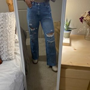 Zara Light Wash Distressed Loose Fit Jeans